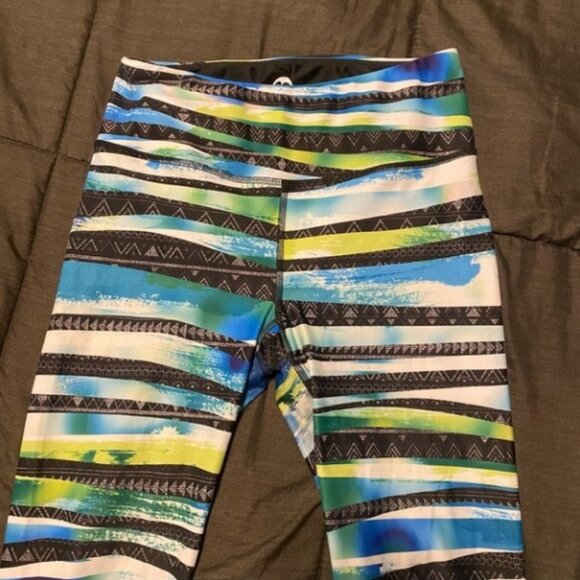 Silver Icing Small Exclusive Crops - Lot of 2 - Picture 3 of 7